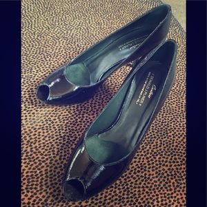NIB! Donald Pliner Couture black pumps!